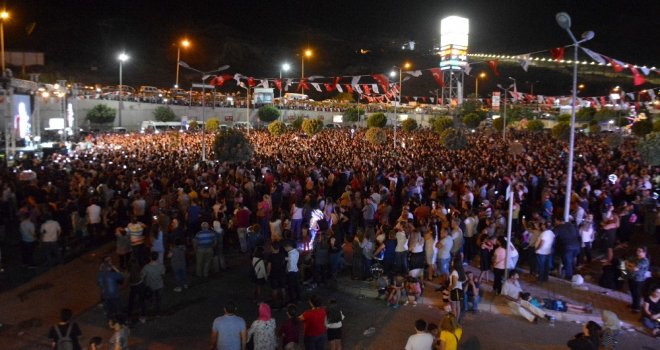 Sökeliler, Kurtuluş Gününü Koray Avcı İle Kutladı