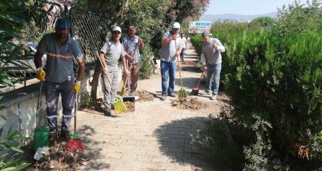 Alaşehirde Cadde Ve Sokaklar Temizleniyor