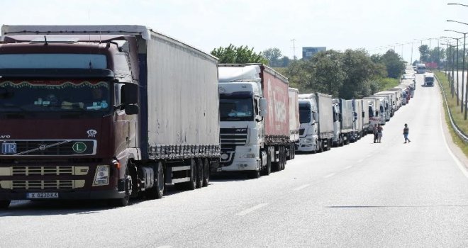 Kapıkuleden Ağustos Ayında 43 Bin Tır Geçiş Yaptı