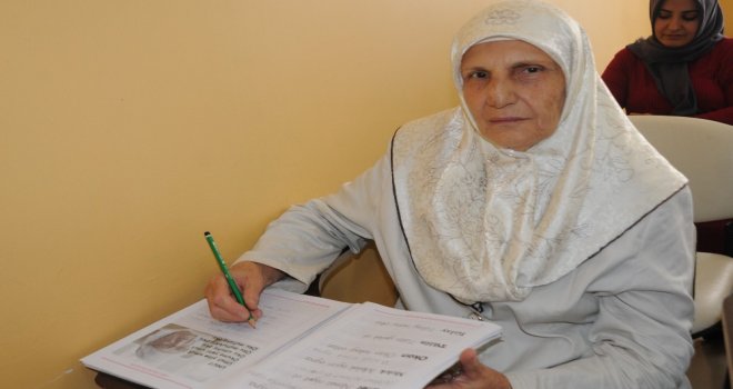 Kayyum Belediyenin Açtığı Kursa Katılan 70 Yaşındaki Nahide Arının Okuma Azmi Örnek Oluyor