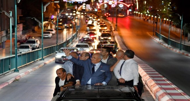 Kocamaza Malezya Dönüşü Coşkulu Karşılama