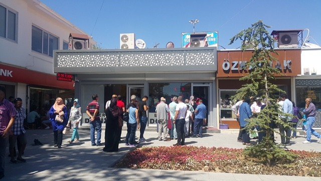 Kırşehirliler, Döviz Bürolarına Akın Etti