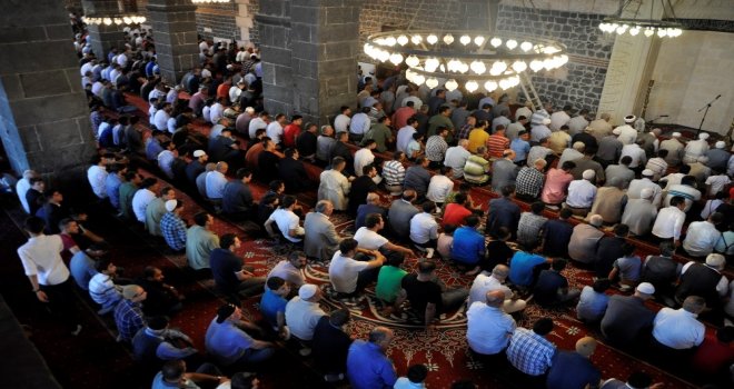 Bayram Namazında Camiler Doldu Taştı