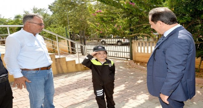 Şehit Kızı Zeynep Ravza Üniformayı Giydi Selam Durdu