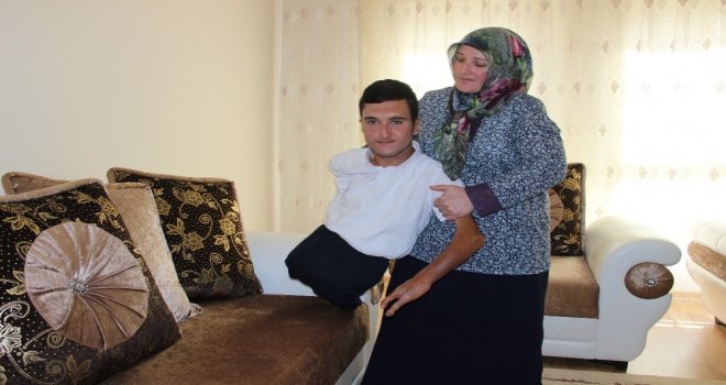 Doğuştan Engelli Ömerin Tek Hayali Kendi Parasını Kazanabilmek