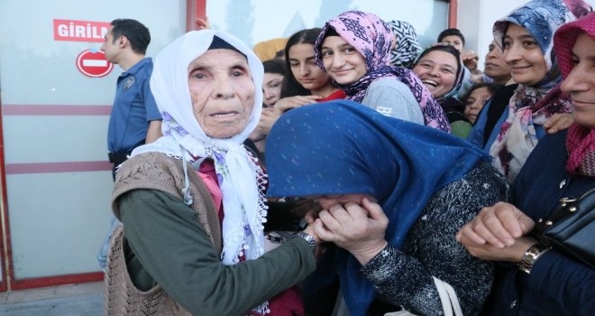Adanada İlk Hacı Kafilesi Coşkuyla Karşılandı