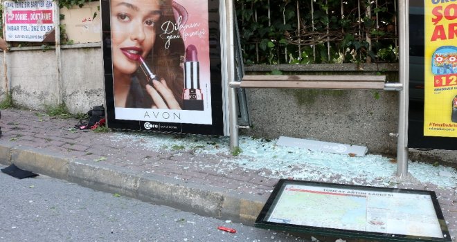 Sarıyerde Şüpheli Paketi Gören Meraklı Kalabalık ‘Canlı Yayın Yarışına Girdi