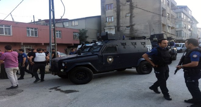 Ataşehirde Cezaevi Firarisini Yakalamak İsteyen Polise Taşlı Saldırı