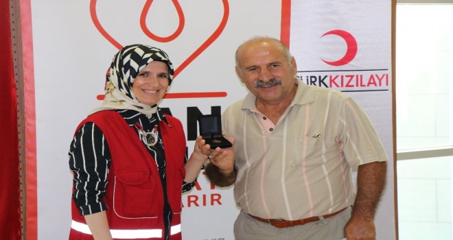 Samsunda Düzenli Kan Bağışçılarına Madalya Ve Plaket Verildi