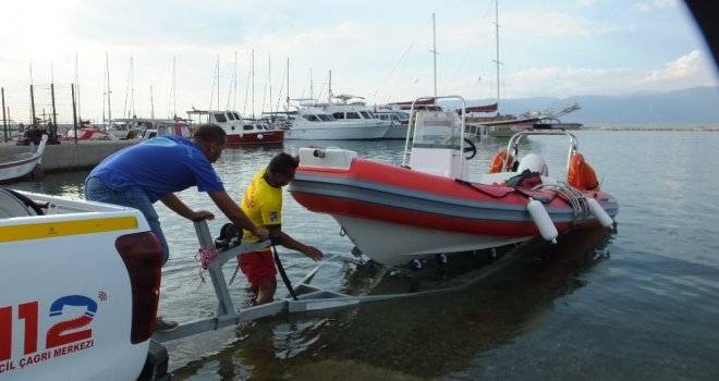 Burhaniyede İtfaiye Botu Hayat Kurtarıyor