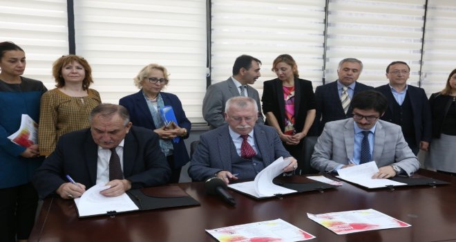 Boluda, ‘Anneler Üniversitede Projesi Protokolü İmzalandı