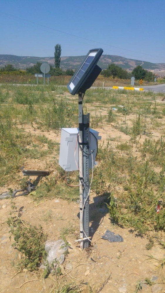 Çevre Yolundaki Polis İkaz Lambasını Çaldılar