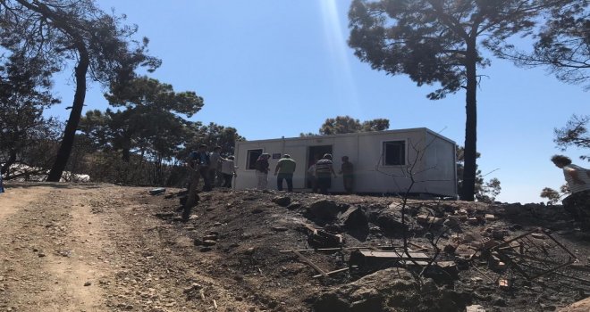 Kumlucadaki Yangında Evi Yanan İki Aileye Konteyner Ev Verildi