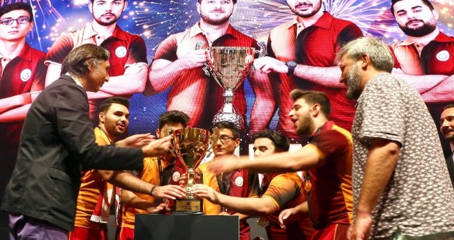 Galatasaray-Fenerbahçe Rekabeti Zulaya Taşındı