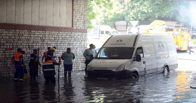 İncirli Alt Geçidi Sular Altında Kaldı