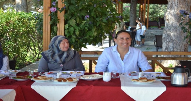 Eğirdirde Şehit Anneleri Onuruna Kahvaltı