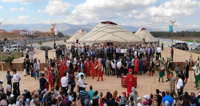 Erzurum Türk Oyunları Başladı