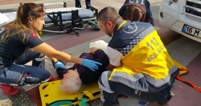 Yaya Geçidinde Minibüs Çarpan Dünürünü Bir An Olsun Yalnız Bırakmadı