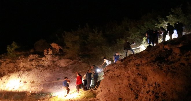 Boluda, Uçurumda Mahsur Kalan Kadın 12 Saatte Kurtarılabildi