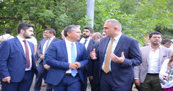 Uysal, Bakan Ersoyu 3Üncü Kaleiçi Old Town Festivaline Davet Etti