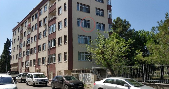 Saklambaç Oynarken 3. Katın Penceresinden Düşen 4 Yaşındaki Çocuk Ağır Yaralandı