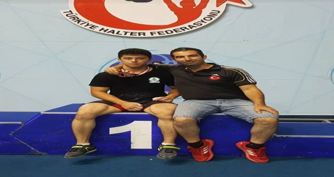 Batuhan Yüksel Gençler Türkiye Şampiyonu Oldu