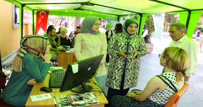 Meram Belediyesi Tercih Merkeziyle Öğrencilerin Yanında