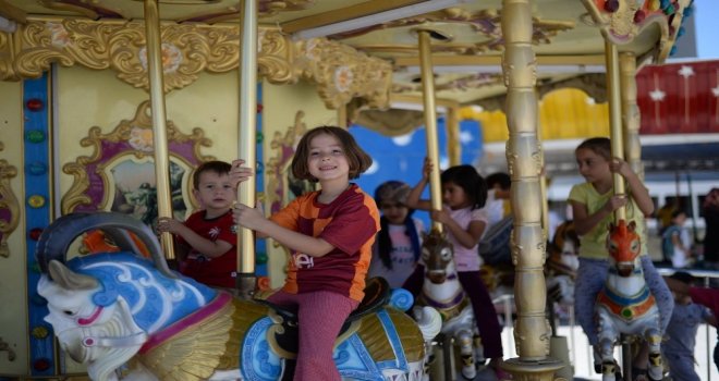 Niğde Belediye Başkanı Özkandan Çocuklara Lunapark Sürprizi