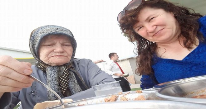Cesedi Çekyatın Altından Çıkan Kadın Toprağa Verildi