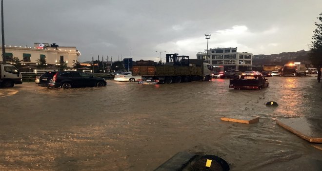 Sakaryada Sağanak Yolları Göle Çevirdi