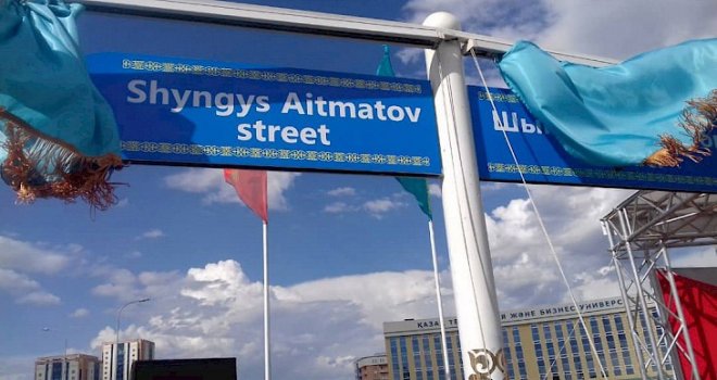 Dünyaca Ünlü Yazar Aytmatovun Adı Kazakistanda Bir Caddeye Verildi