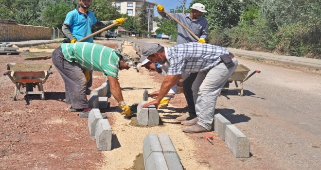 Gölbaşı İlçesinde Kaldırım Ve Parke Çalışmaları Devam Ediyor