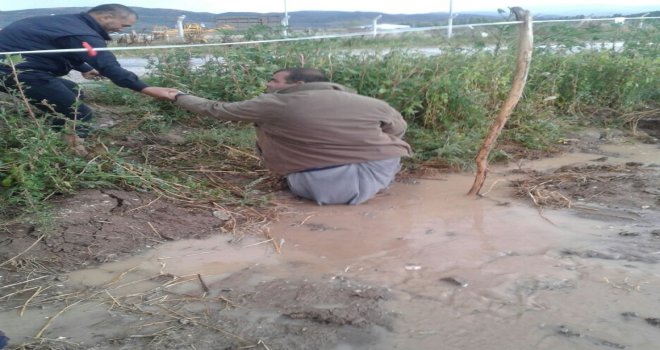 Gümüşhacıköyde Tarım İşçilerinin Çadırlarını Su Bastı