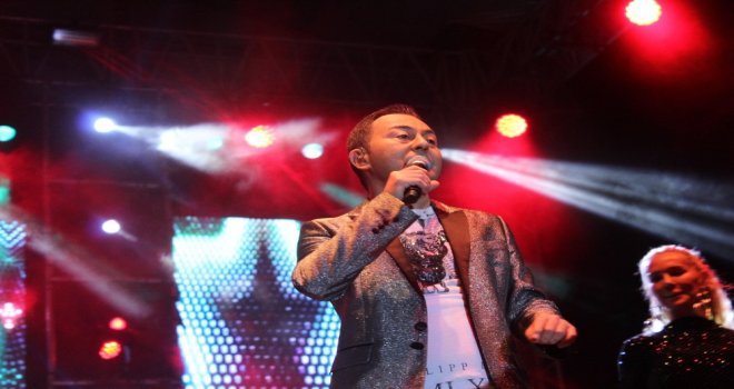 Serdar Ortaç Kocaelide Hayranlarını Coşturdu
