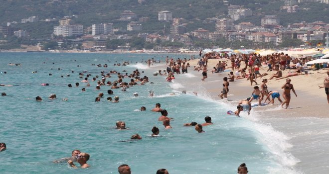 Alanyada Plajlar Tıklım Tıklım