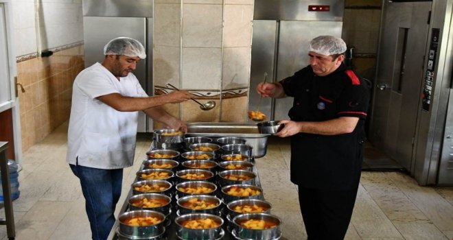 Tuncelide Her Gün Bin Aileye Sıcak Yemek