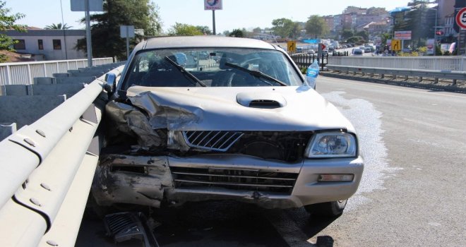 Direksiyon Başında Kalp Krizi Geçiren Sürücü Kaza Yaptı