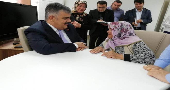 Başkan Özgüven, Halk Gününde Vatandaşları Dinliyor