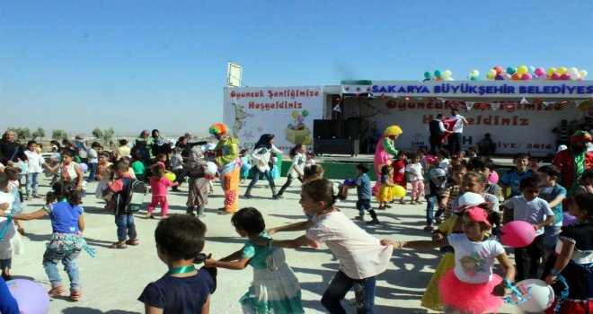Suriyede Kurban Bayramı Öncesi Oyuncak Şenliği