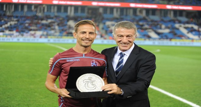 Ağaoğlu, Onur Ve Pereiraya Plaket Verdi