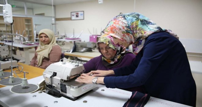 Kadınlar İş Hayatına Kazandırılıyor
