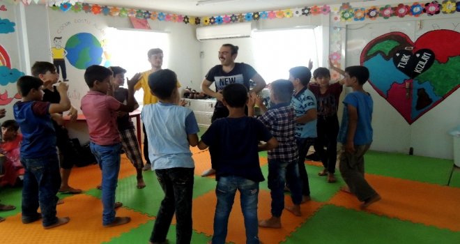 Türk Ve Suriyeli Çocuklar Birlikte Oynayarak Kaynaşıyor