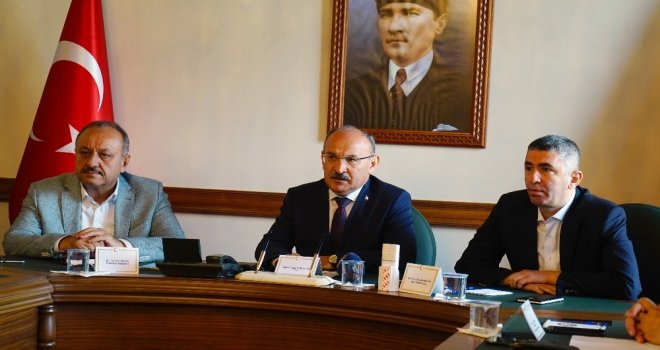 Vali Yaşar Karadeniz;