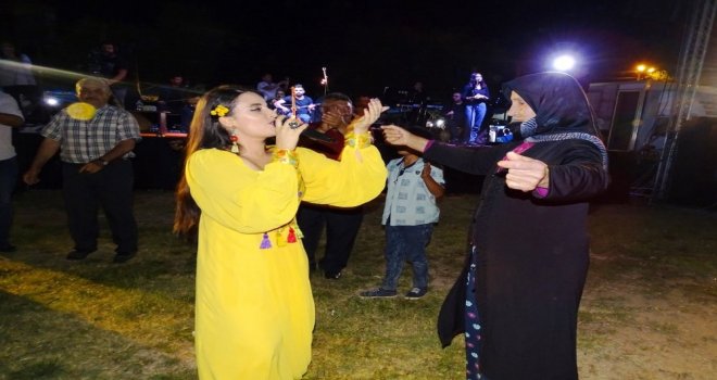 Sanatçı Ümmü Erbil, Hisarcıkta Seyircilerle Bütünleşti