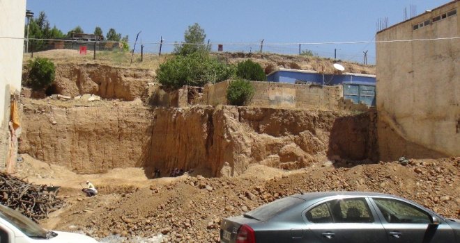 Kızıltepede Arkeologlar Kazı Çalışması Yapıyor