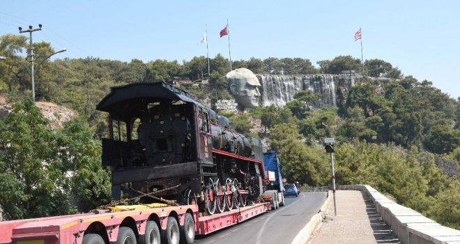 20. Yüzyılın İlk Buharlı Lokomotifi Karayoluyla Kepeze Geldi