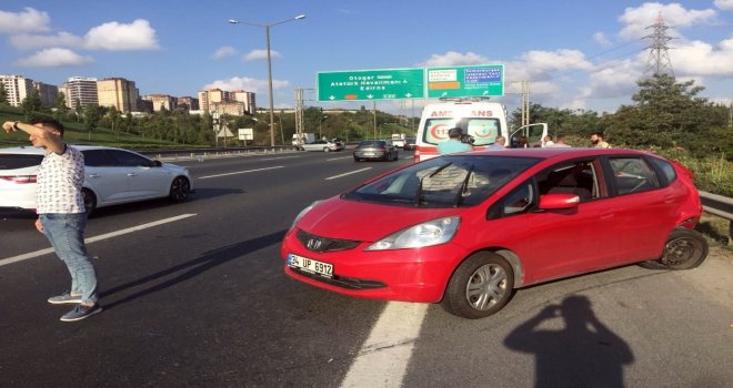 Yarış Yapan Lüks Araçlar Temde Kazaya Neden Oldu