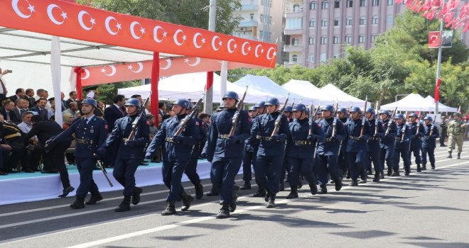 Asker, Diyarbakır Sokaklarını İnletti