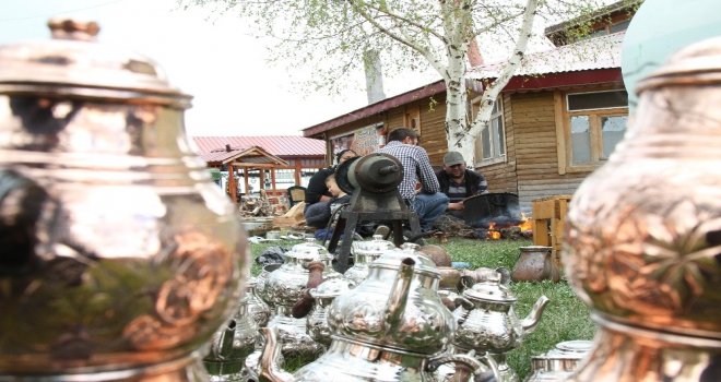Yarım Asırdır Geçmişi Parlatıyor