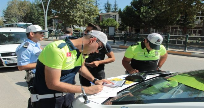 Şehir İçi Trafikte Emniyet Kemeri Takmayanlara Ceza Yağdı